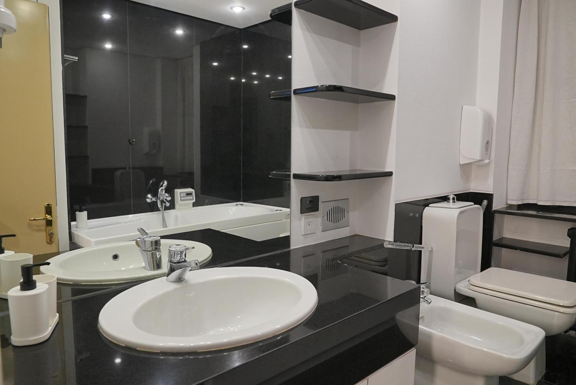 Suite & Premium Room - Centro Bari - Stazione Exterior foto